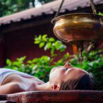 Shirodhara: Penggunaan, Manfaat dan Efek Samping Terapi Ayurvedic Ini