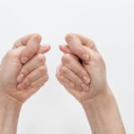 Durga Mudra: Manfaat, Efek Samping, Cara Melakukan, dan Tindakan Pencegahan