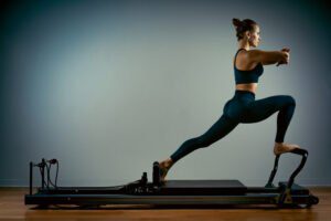 Mat Pilates vs Reformer Pilates: Mana yang Lebih Baik?