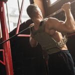 Devo correr com um colete de peso: prós e contras