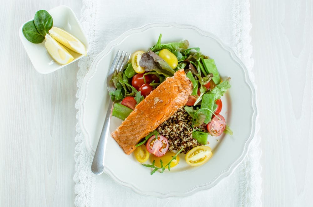 Kacang salju dengan salmon asap