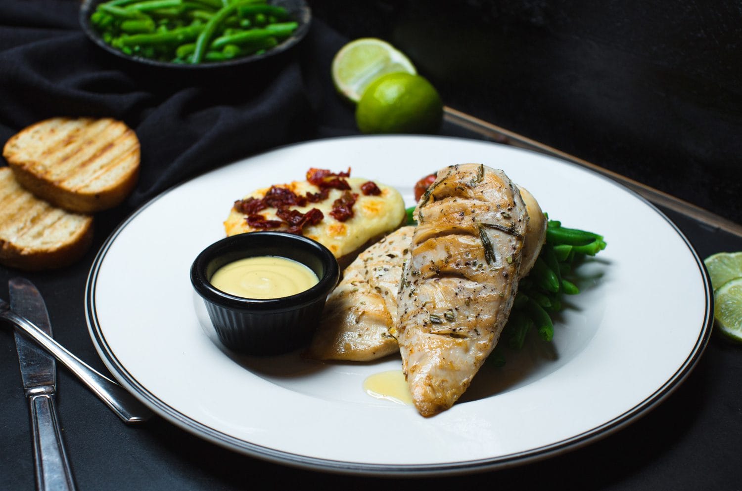 Sea Bream Open in the Oven With Peppers: Healthy Recipe