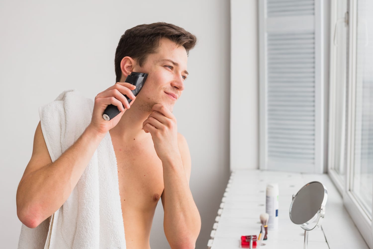 Can I Use an Electric Razor with Shaving Cream? A Comprehensive Guide