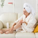 Apakah masker kaki yang mengelupas baik untuk Anda? Panduan yang komprehensif