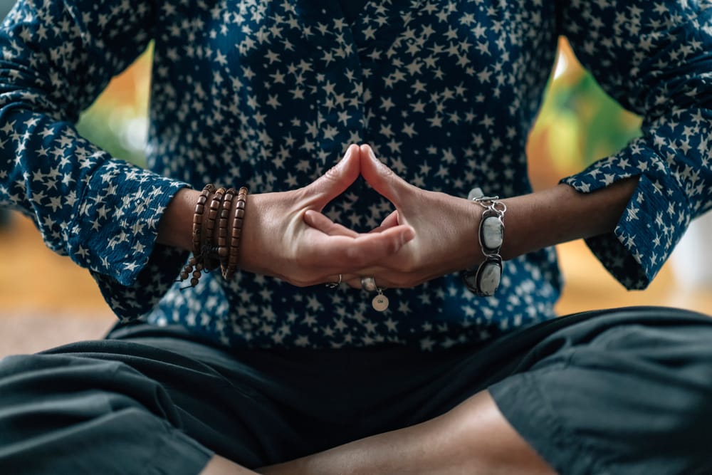 Vishuddha Mudra: o Desbloqueio da Energia de Seu Chakra da Garganta